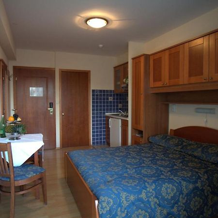 Studio Apartmani Bijeli Delfin Biograd Na Moru Exterior photo