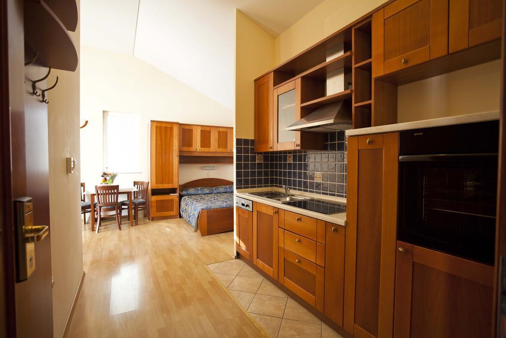 Studio Apartmani Bijeli Delfin Biograd Na Moru Exterior photo
