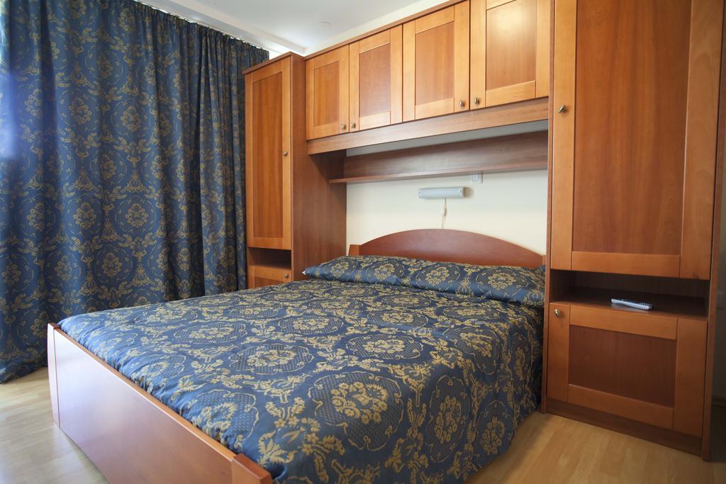 Studio Apartmani Bijeli Delfin Biograd Na Moru Room photo