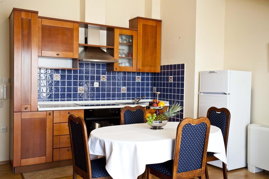 Studio Apartmani Bijeli Delfin Biograd Na Moru Room photo