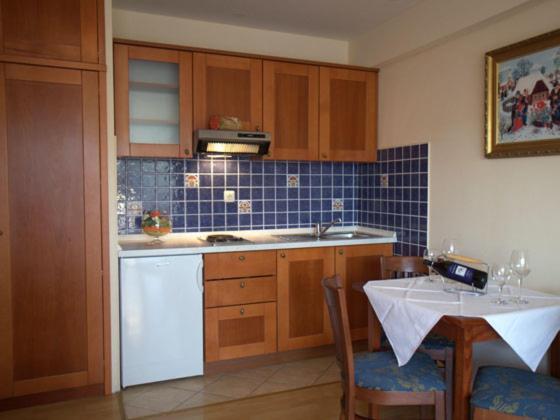 Studio Apartmani Bijeli Delfin Biograd Na Moru Exterior photo